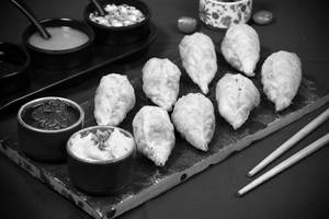 Fried Paneer Momos [8 Pcs]