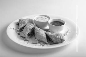 Veg Spring Roll (2 Pcs)