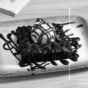 Brownie With Chocolate Sauce 