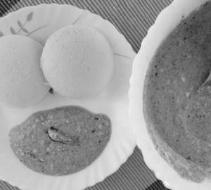 Buteer Steam Idli With White & Green Chunty (2pcs)