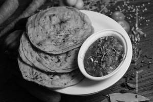 3 Lachha Paratha With Chicken Masala [2 Pieces]