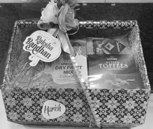 SMALL JHAROKHA HAMPER