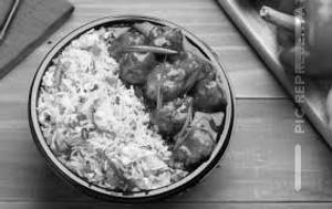 Veg Fried Rice [750 Ml] With Chilli Chicken [4 Pieces]