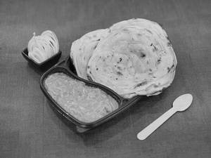 Lachaa Paratha With Chicken Bharta [Serves 1]
