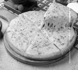 Margherita pizza                                           