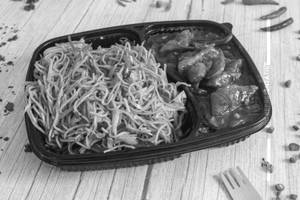 Chicken Noodles With Chicken Chilli [5 Pieces]