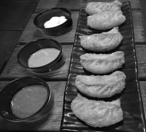 Pizza Momos With Onion Capsicum [8 Pieces]