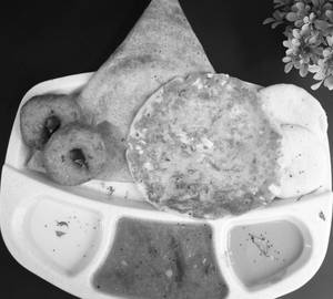 South Indian Platter [1 Baby Masala Dosa, 1 Baby Utthapam, 2 pc Idli, 2 pc Vada]