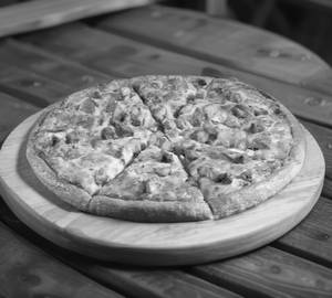 Chicken garden pizza