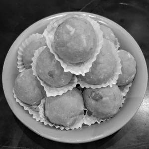 Besan Dry Ladoo