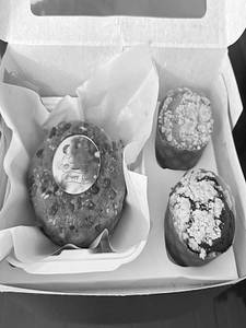 Dry Cake N Muffins Hamper
