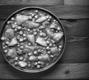 Alu Matar Gravy