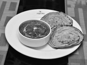 Butter Chicken With Laccha Paratha [2 Pieces]