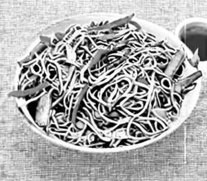 Veg hakka noodles