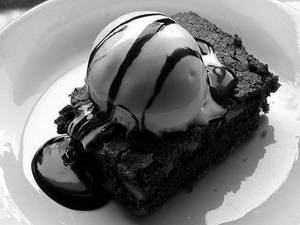 Walnut Brownie With Ice Cream