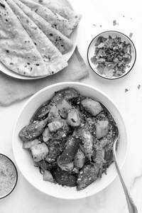 4 chapathi with aloo fry
