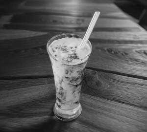 Black currant milkshake