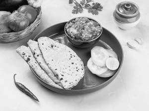 Aloo Baingan Chokha With Bread