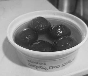 Gulab Jamun (5 Pieces)