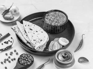 Brown Chana Masala With Bread