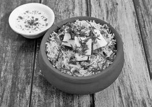 Veg Handi Biryani With Raita
