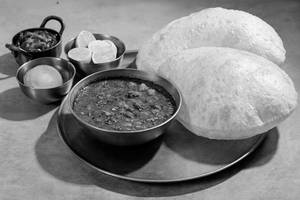 Chole Bhature (2 Pc)