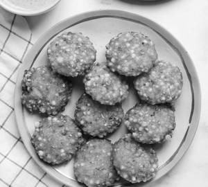 2 Sabundana vada