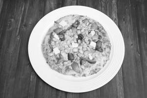Deluxe Veggie Pizza