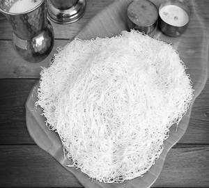 3 idiyappam + egg curry