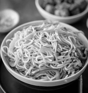 Wok-toss Ed Hakka Noodles