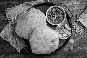 Chole Bhature Full
