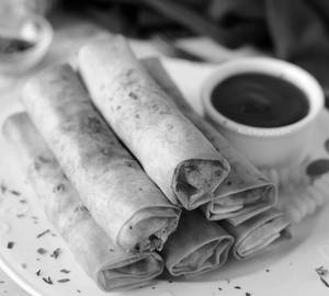 Veg Cheese Spring Roll [2 Pieces]