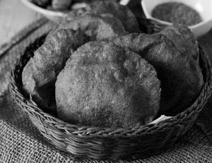 Kuttu Ki Puri [4 Pieces]