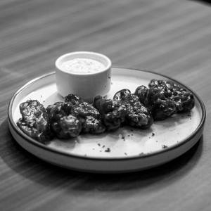 Ethan Hawke (spicy Chicken Wings)