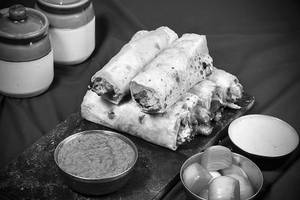 Afghani Chaap Roll With Tawa Gravy