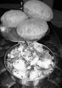 Puri (5 pc) Aloo Bhaji