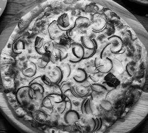 Onion pizza