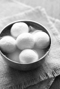 Sponge Rasgulla [1 Piece]