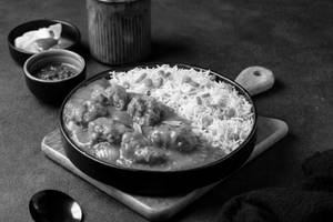 Fried Rice With Schezwan Chicken Gravy