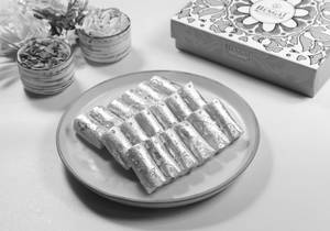 Kaju Kesar Roll