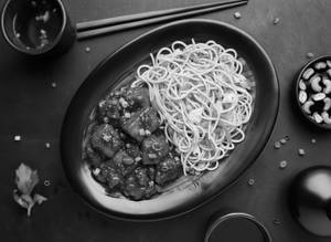 Veg Noodles With Paneer Kungpao Gravy