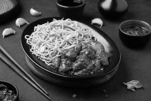 Veg Noodles With Paneer Hot Garlic Gravy