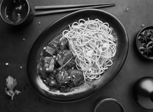 Veg Noodles With Schezwan Paneer Gravy