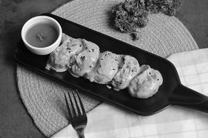 Dynamite Chicken Momos