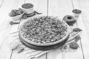 Makhni Veggies Pizza