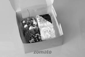 Pastry Box Of 4 & Bouquet