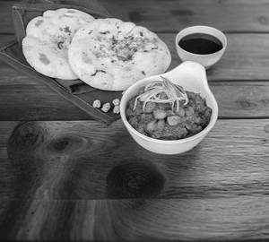 Chole with 2 Kulcha