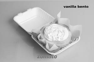 Bento Cake  300 Grams & Bouquet