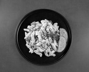 Regular Pasta In Cheesy White Sauce