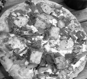 Paneer tikka pizza